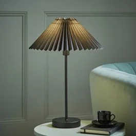 Akira Table Lamp in Black